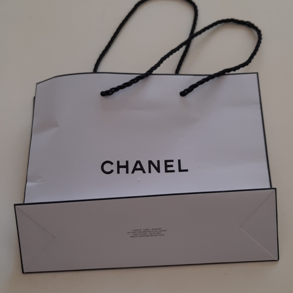 Chanel Authentic Small White Paper Shopping Bag Gift Tote - Picture 3 of 8